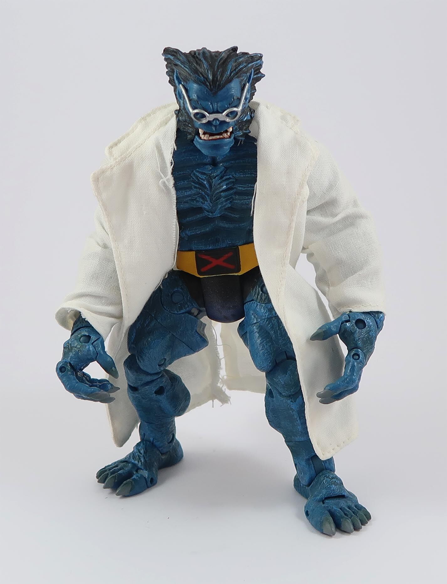 marvel_legends_beast_labormantel_front Beast Actionfigur Marvel