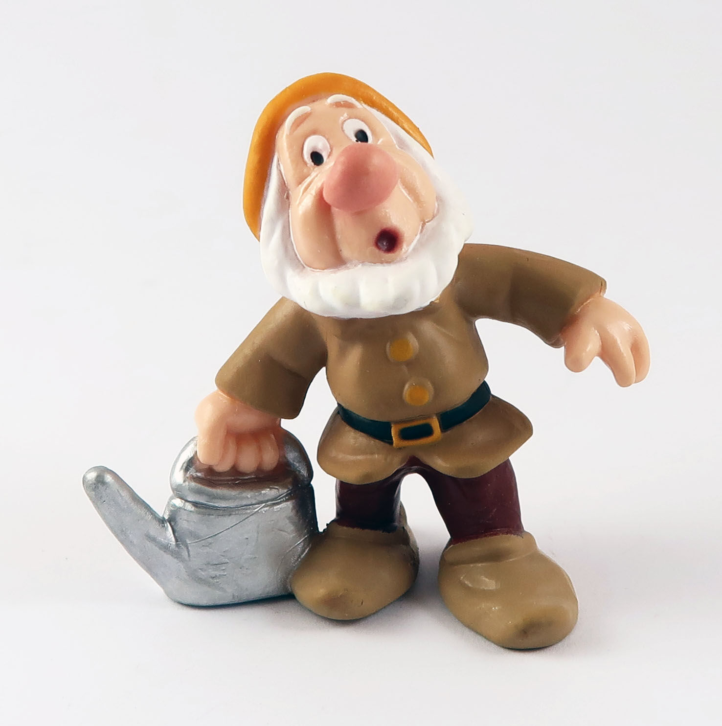 schneewittchen_zwerg_mit_kanne_front Zwerg mit Giesskanne PVC Figur