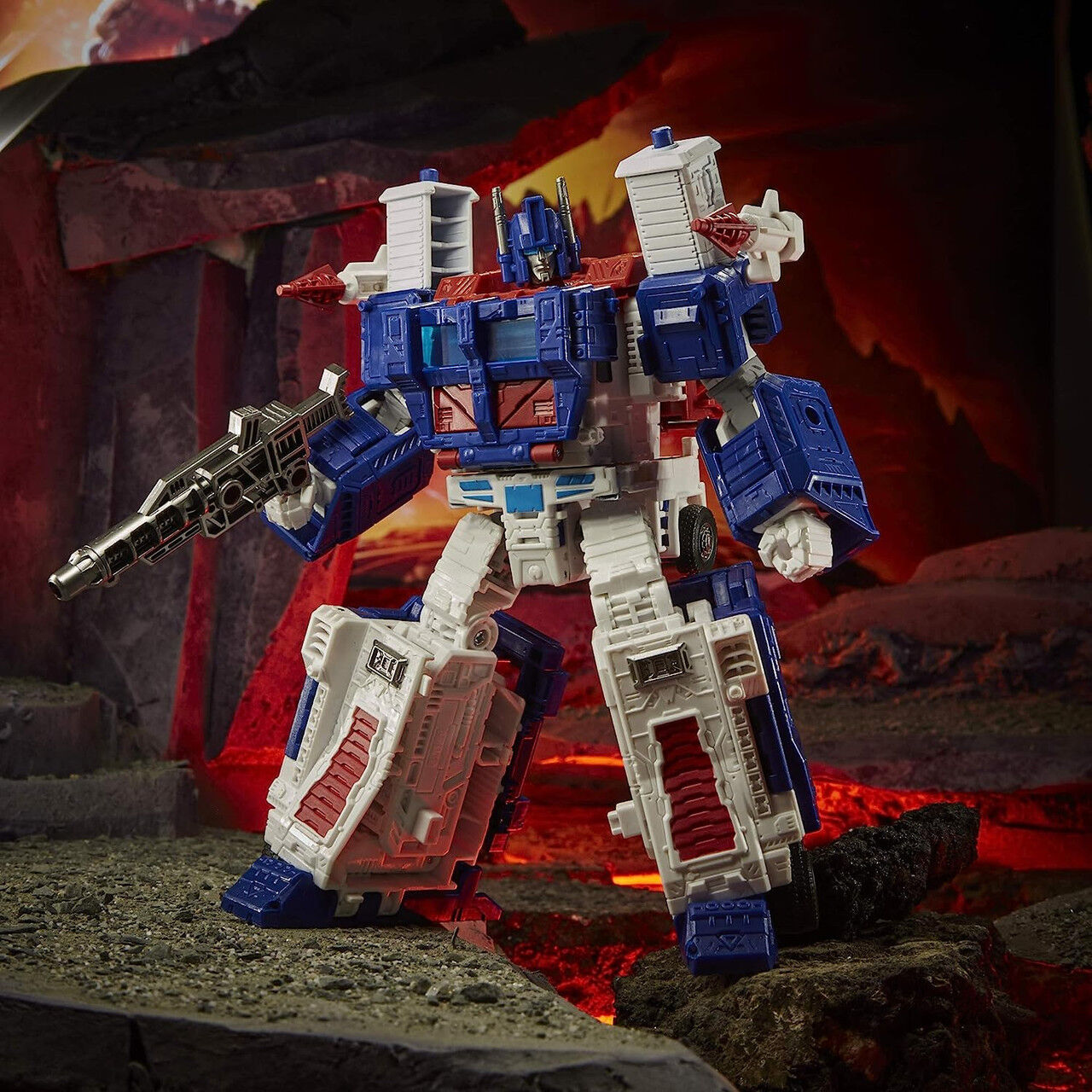 Transformers Toys Generations War for Cybertron: Kingdom Leader WFC-K20 Ultra Magnus Action Figure