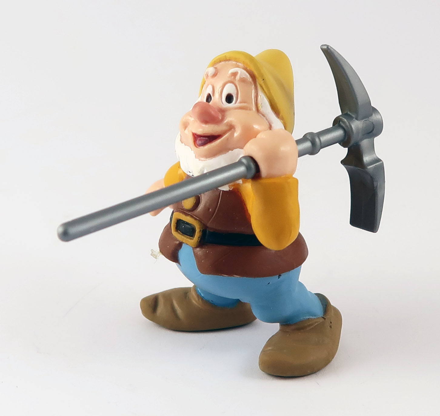 schneewittchen_zwerg_mit_spitzhacke_2_front Zwerg mit Spitzhacke 2 PVC Figur