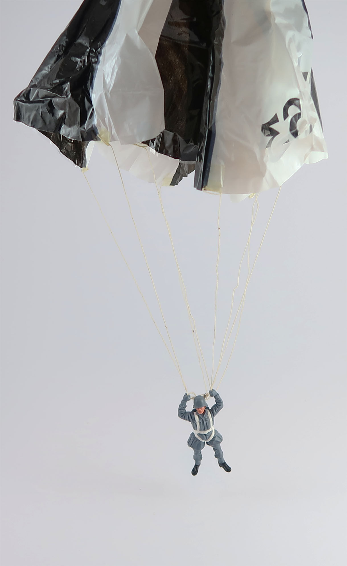 timpo_fallschirmspringer_beispielbild Timpo Fallschirmspringer blau