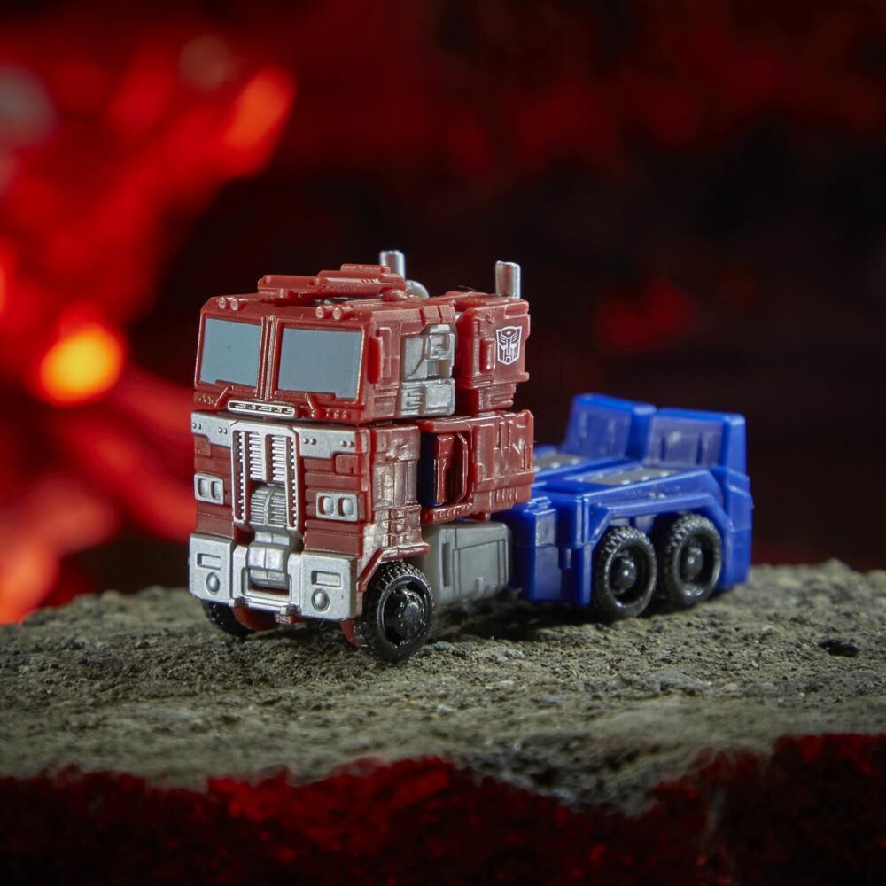 Optimus Prime Transformers Generations War for Cybertron: Kingdom Core-Klasse WFC-K1 Action-Figur