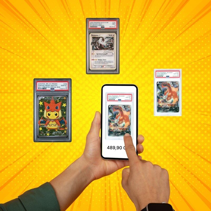 Was ist meine Pokémon-Karte wert? Listen, Scanner und Preise erklärt Hände halten ein Smartphone mit Kartenpreis neben drei PSA-gegradeten Pokémon-Karten auf gelbem Grund