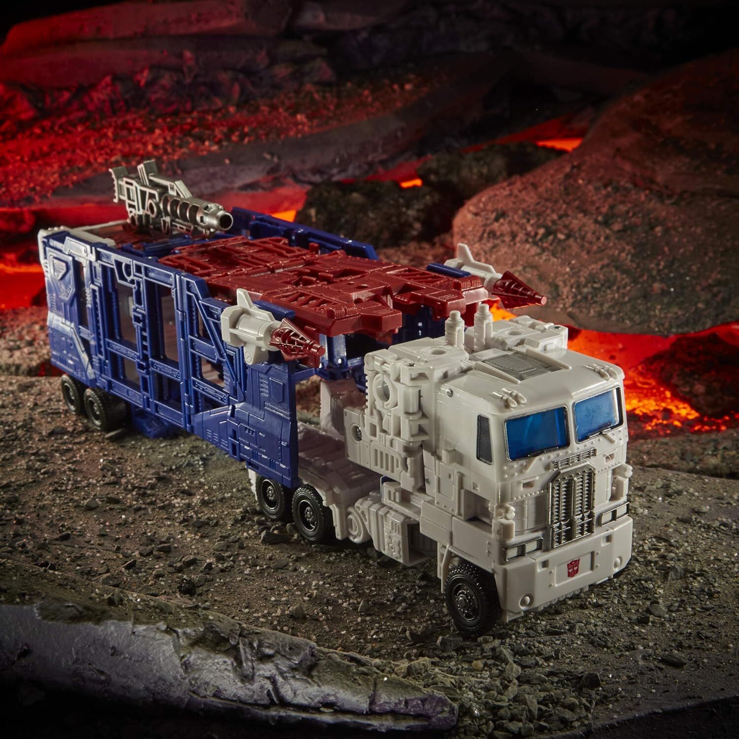 Transformers Toys Generations War for Cybertron: Kingdom Leader WFC-K20 Ultra Magnus Action Figure