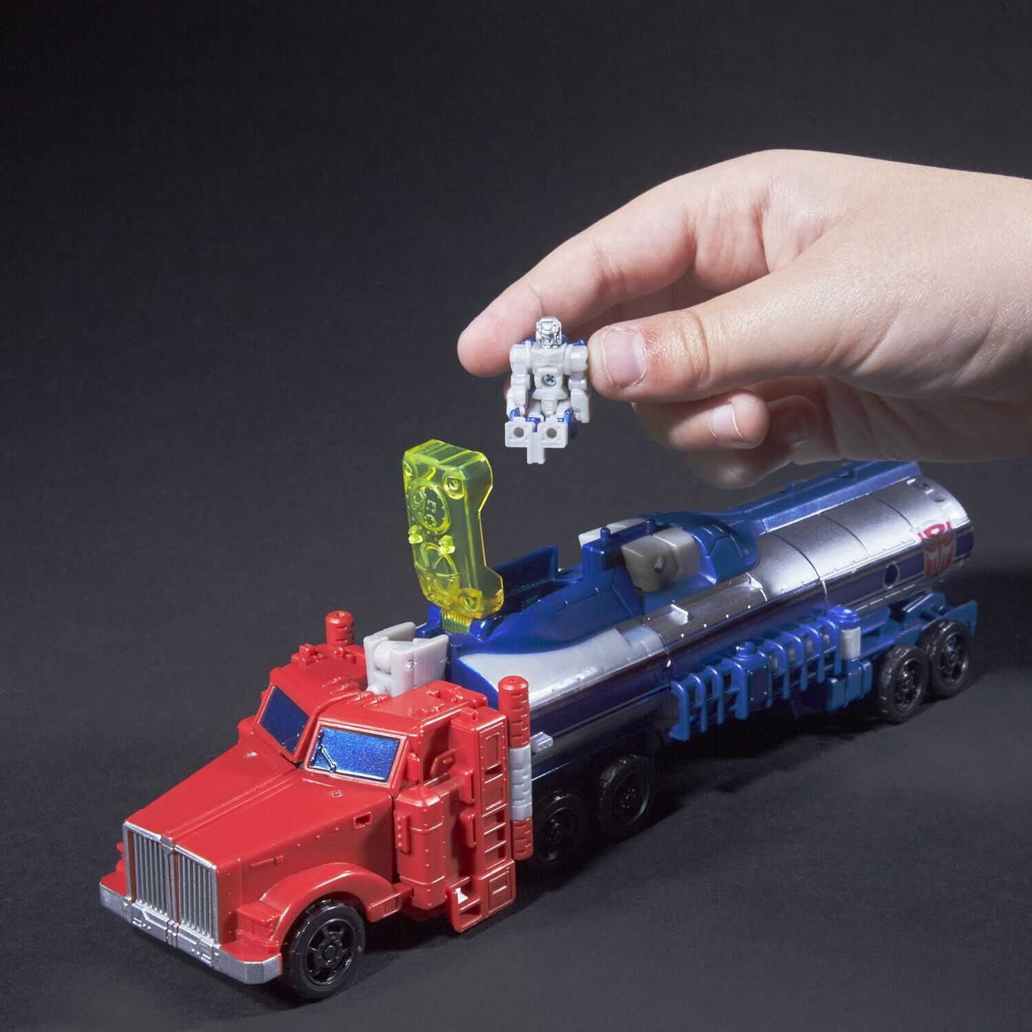Transformers Generations Titans Return Diac & G2 Optimus Prime Voyager Action Figure