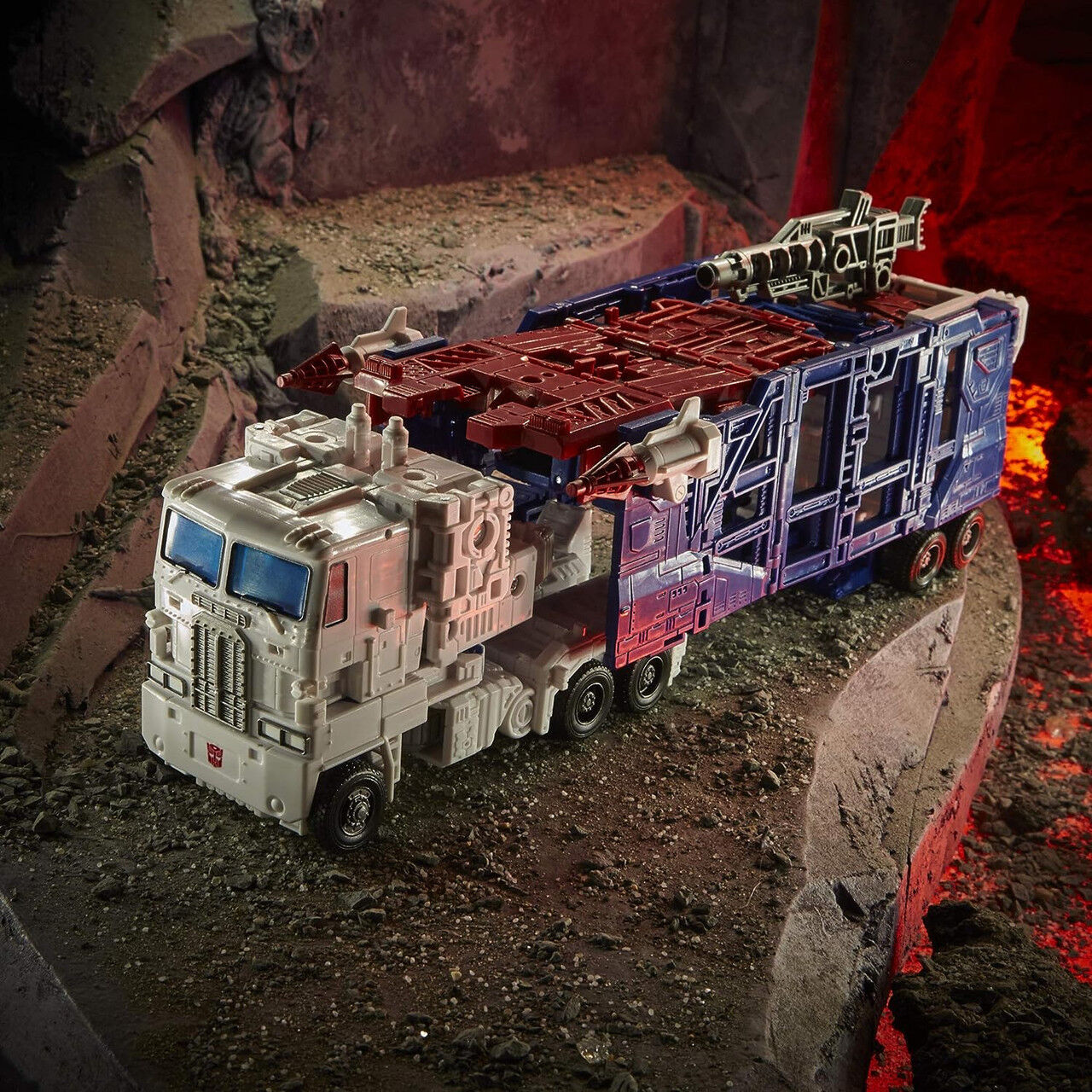 Transformers Toys Generations War for Cybertron: Kingdom Leader WFC-K20 Ultra Magnus Action Figure