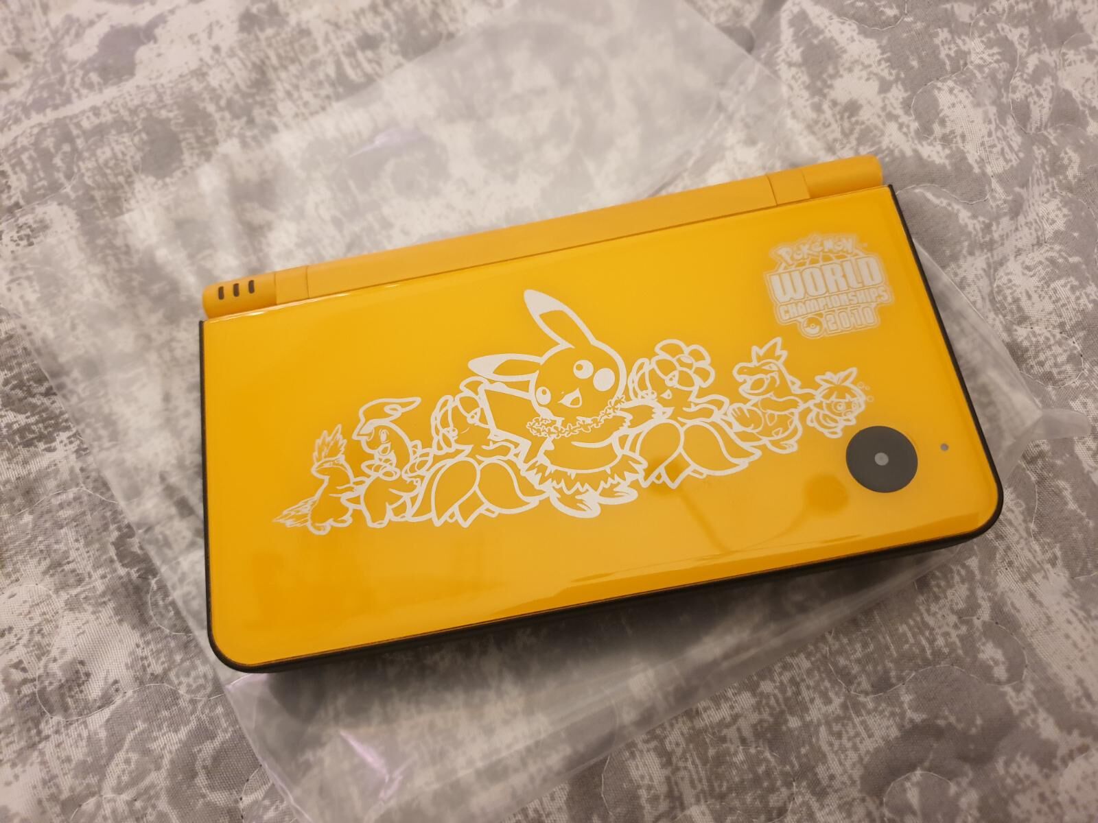 Nintendo DSi XL Pokemon World Championship 2010 - Nintendo DS - EN