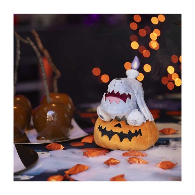 Pokémon Tricks & Treats 2023: Greavard Wearing Houndstone Pumpkin Plush - 22 cm