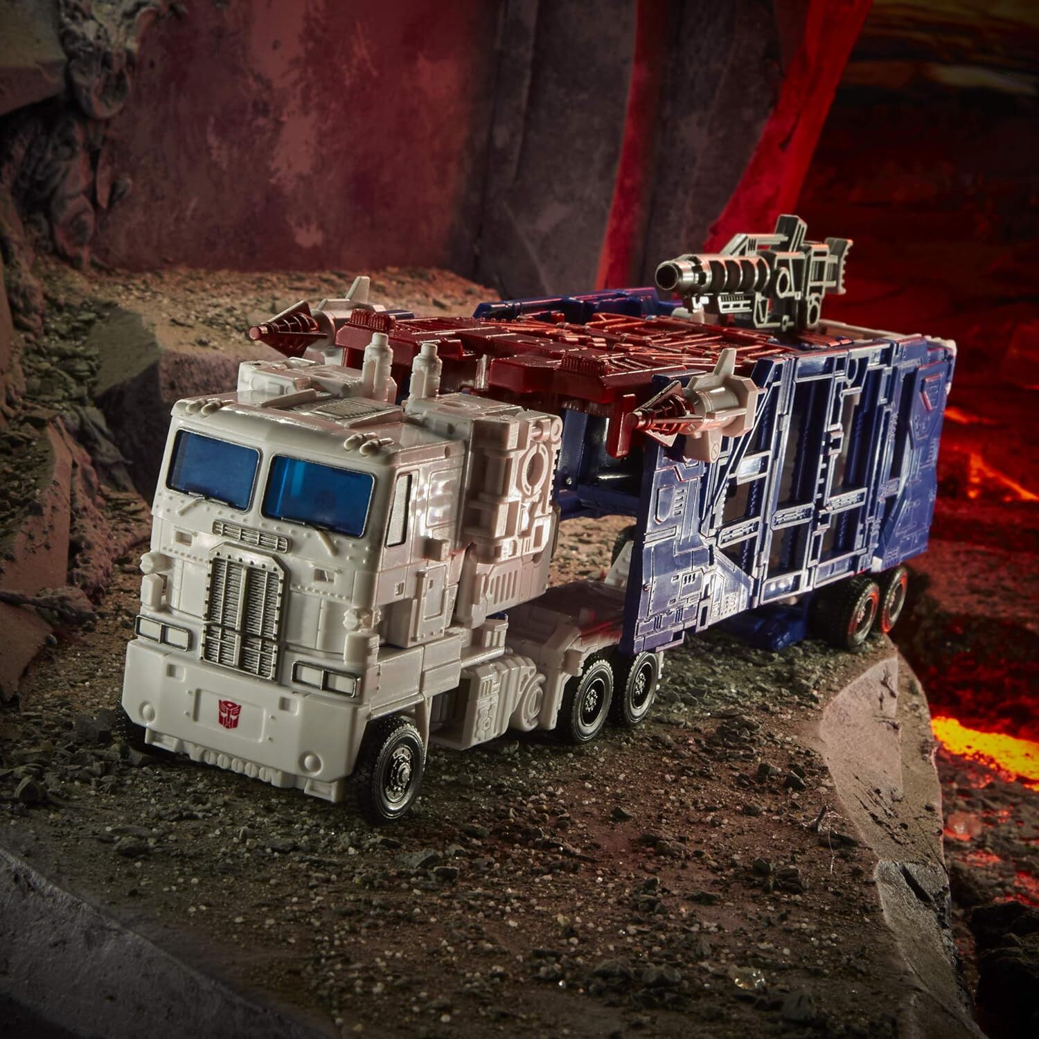 Transformers Toys Generations War for Cybertron: Kingdom Leader WFC-K20 Ultra Magnus Action Figure